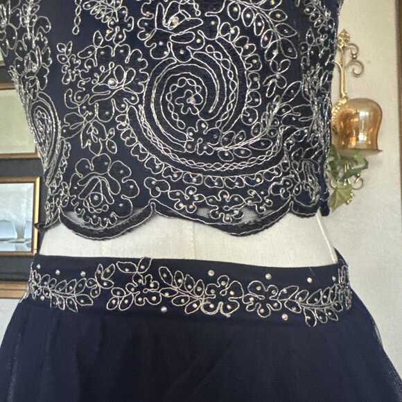Junior A-Line Skirt Top 2 Piece Dress Set Size 7 Navy Blue Metallic Embroidered - Picture 14 of 16
